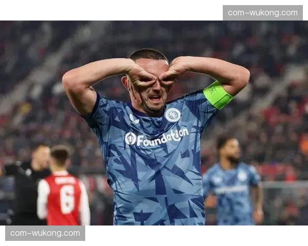 维拉战术灵活性：根据对手在中位防守与高位绞杀间切换